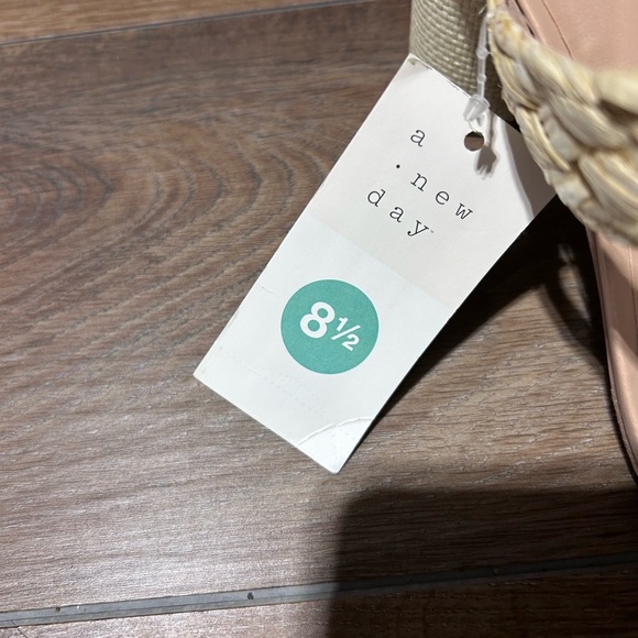 Brand New with tags! A New Day Straw Detail Women’s Sandals Size 8.5. - Picture 5 of 7
